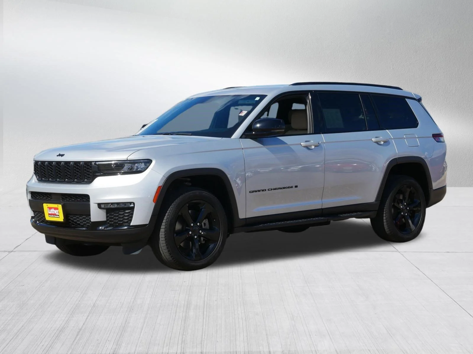 Used 2024 Silver Zynith Jeep Limited image 3