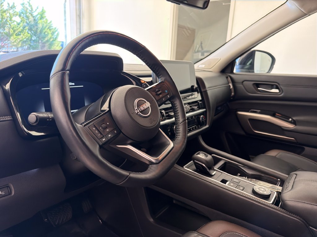 Used 2024 2t Gry Blk Roof Nissan Platinum image 16