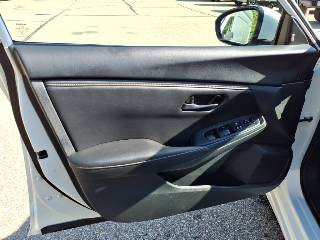 Used 2024 Cloud White Nissan S image 14