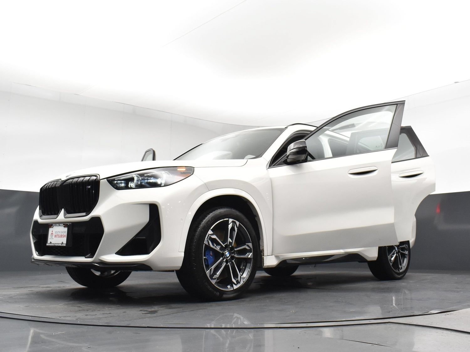 Used 2026 White BMW M35i image 31