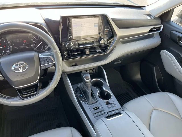 Used 2021 Black Toyota XLE image 13