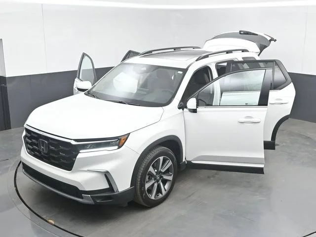 Used 2025 Platinum White Pearl Honda AWD Elite image 116