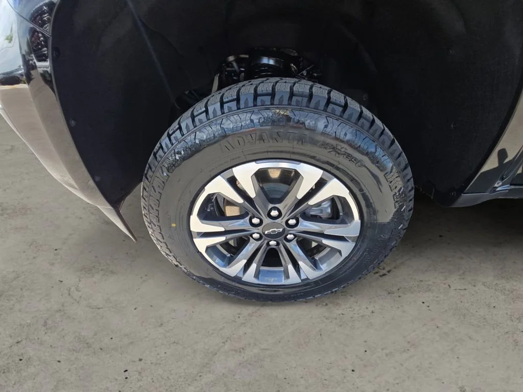 Used 2022 Black Chevrolet Z71 image 14