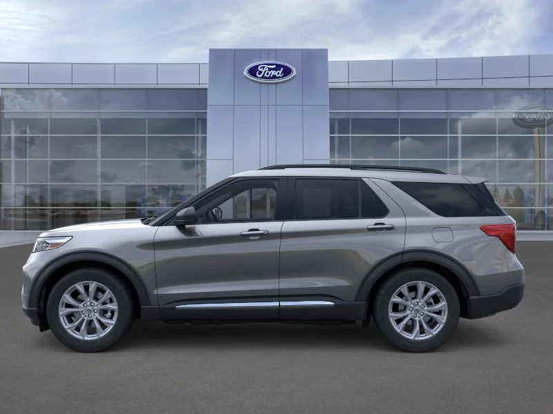New 2024 Carbonized Gray Metallic Ford XLT image 3