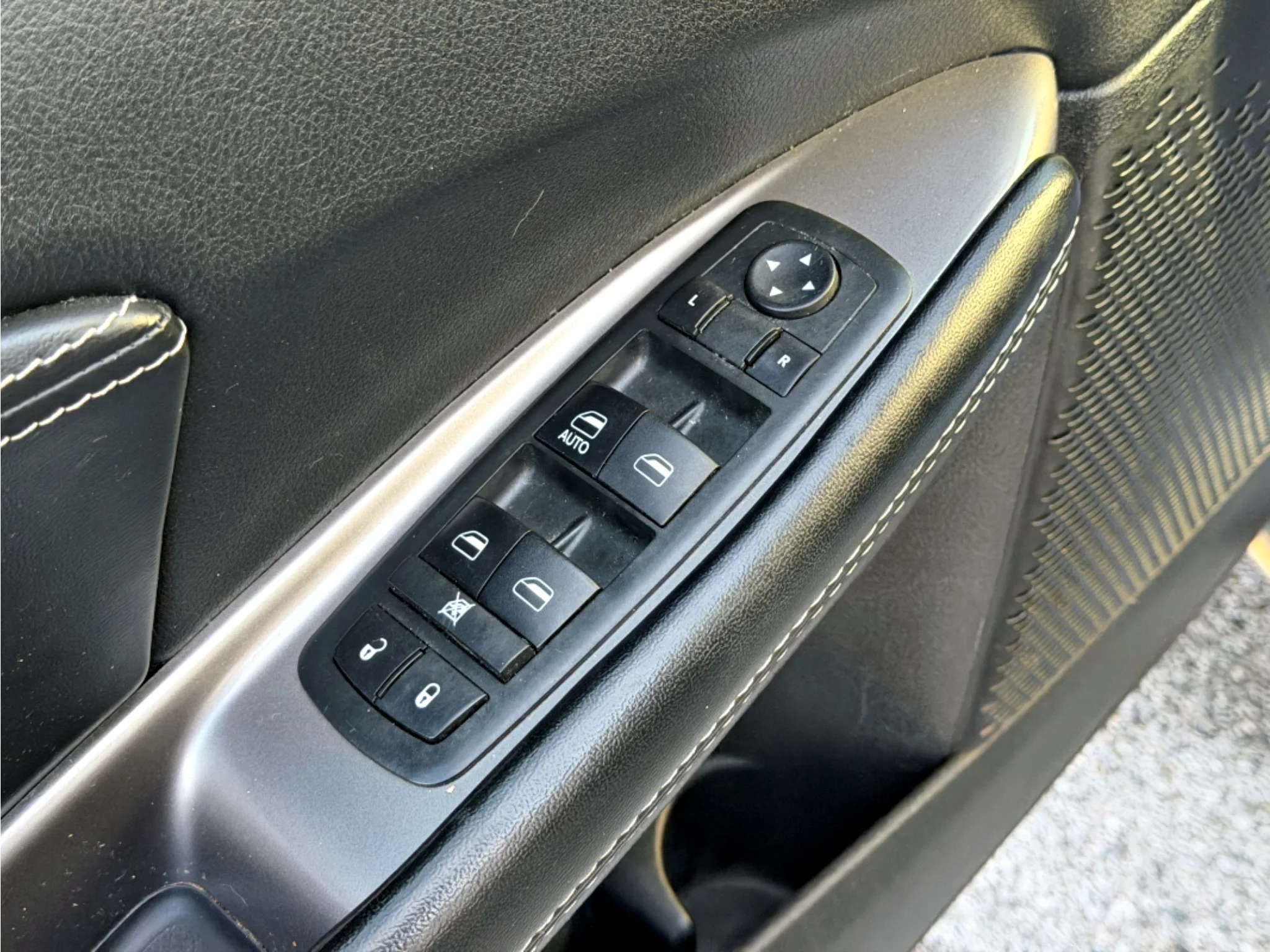 Used 2018 Billet Clearcoat Dodge Crossroad image 19