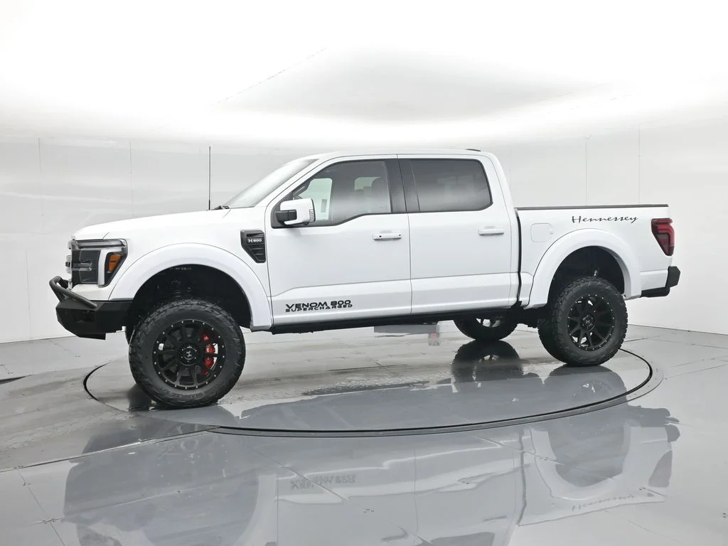 New 2025 Oxford White Ford Lariat image 32