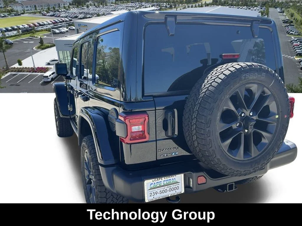 New 2025 Black Clear-Coat Exterior Paint Jeep Backcountry 4xe image 6