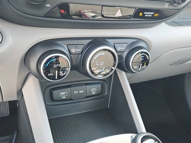 2025 Hyundai Venue SEL - Photo 22