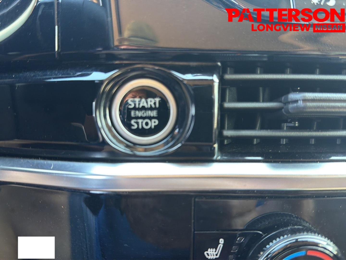 Used 2023 Obsidian Green Pearl Nissan Platinum image 11