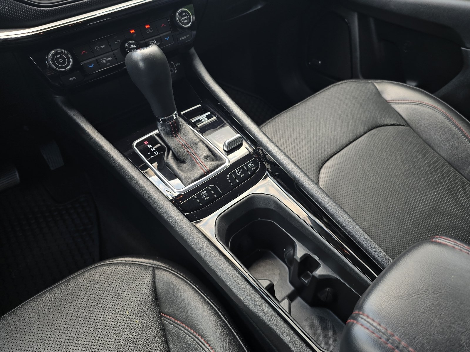 Used 2022 White Jeep Trailhawk image 15