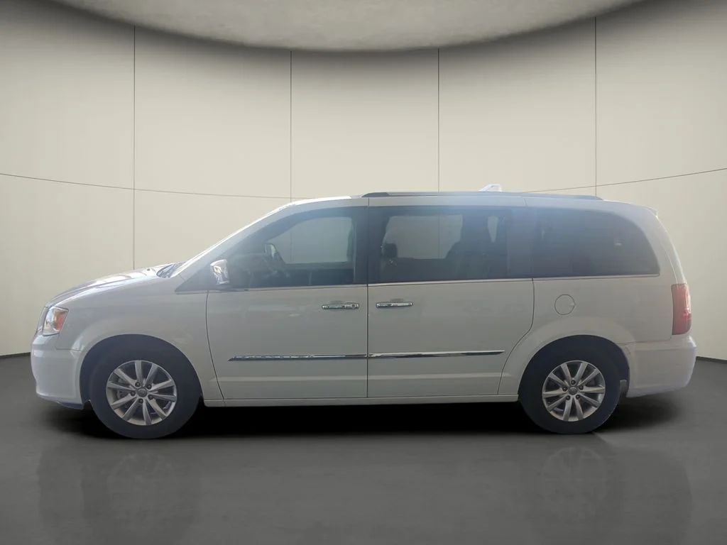 Used 2016 White Chrysler Limited image 4
