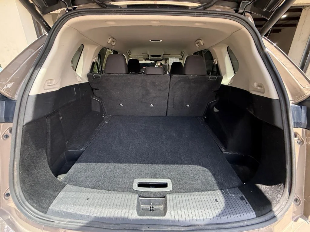 Used 2025 Beige/tan Nissan SV image 19