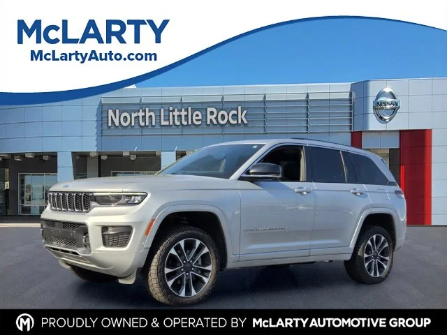 Used 2022 Silver Jeep Overland image 1