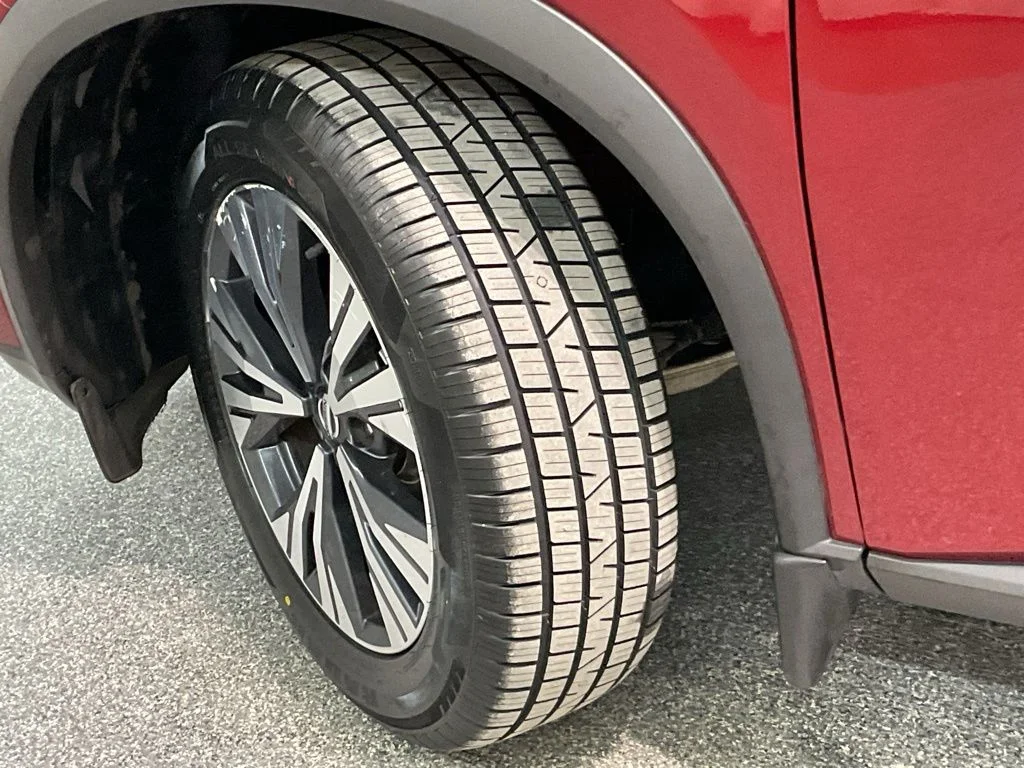 Used 2021 Scarlet Nissan SV image 32