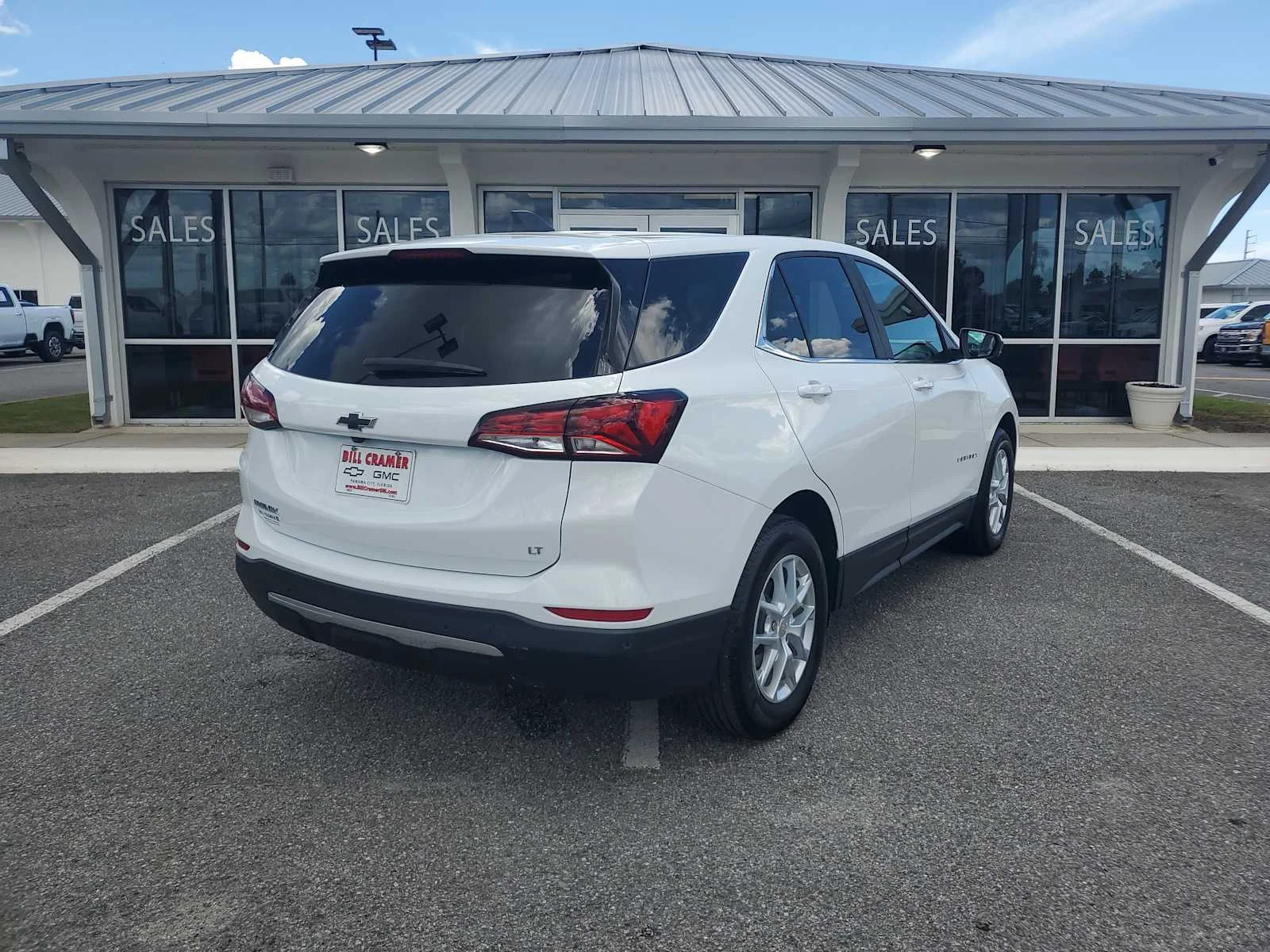 Used 2024 Summit White Chevrolet LT image 8