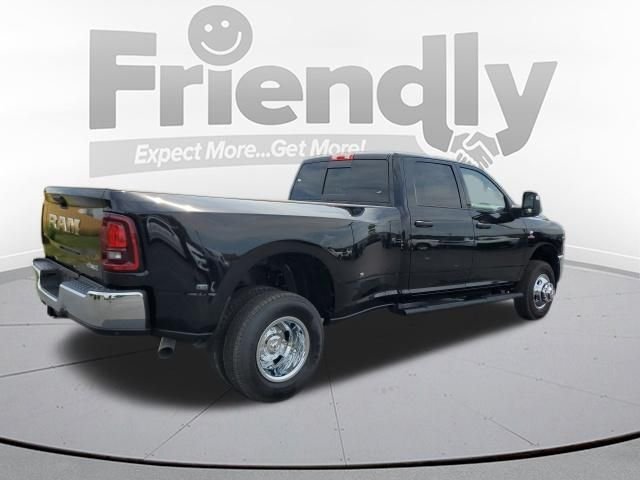 New 2026 Diamond Black Crystal Pearl-Coat Exterior Paint RAM Tradesman image 5