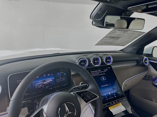 New 2026 MANUFAKTUR Moonlight White Metallic Mercedes-Benz GLC 300 image 40