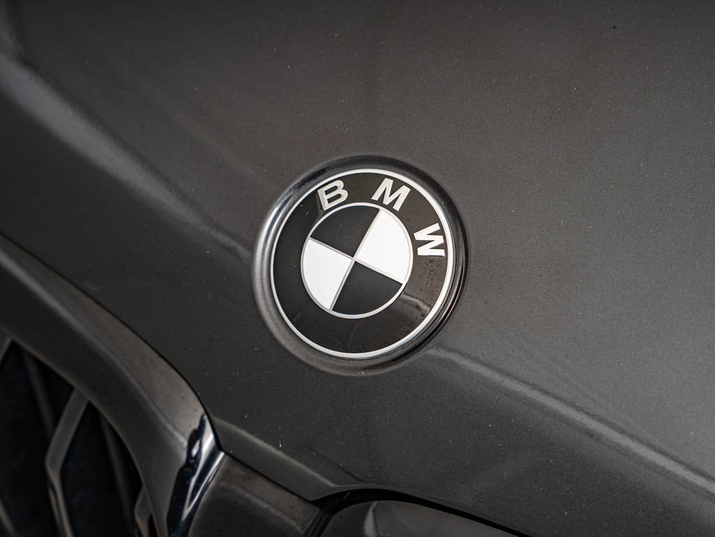 Used 2023 Dark Graphite Metallic BMW 540i image 12