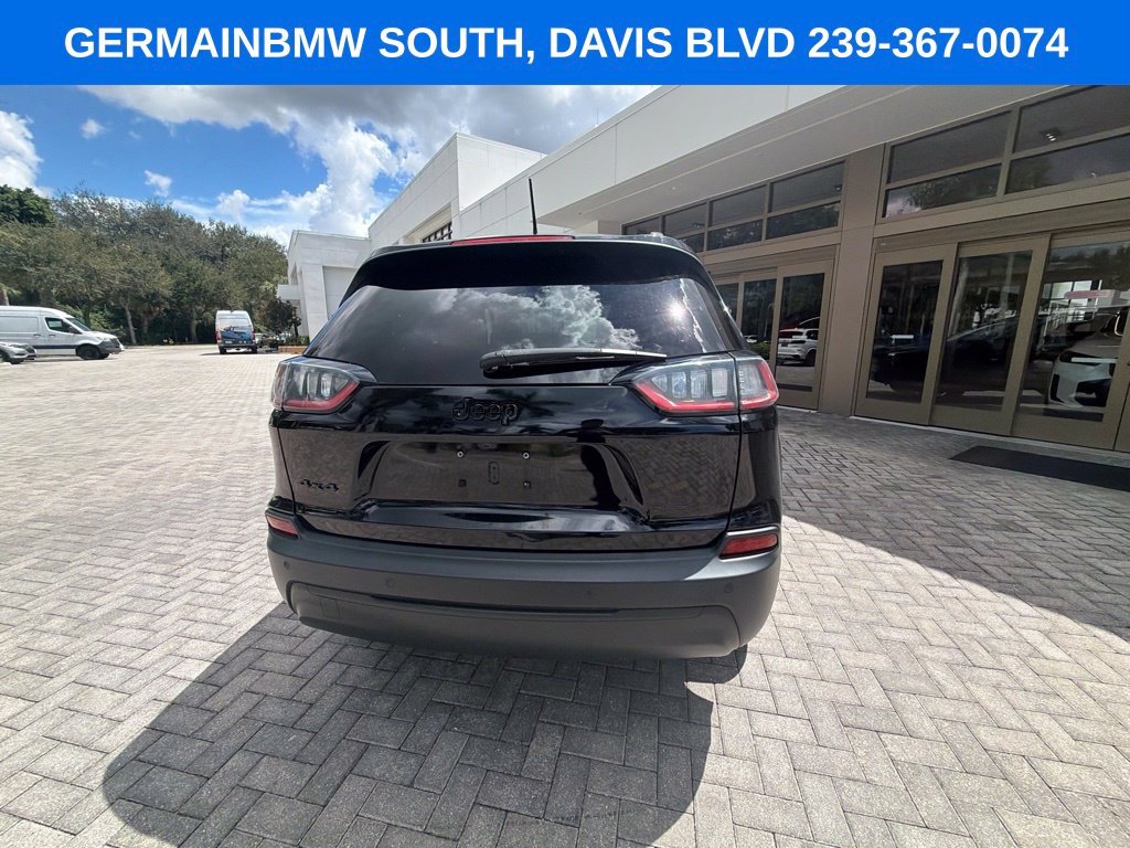 Used 2023 Diamond Black Jeep Altitude image 9