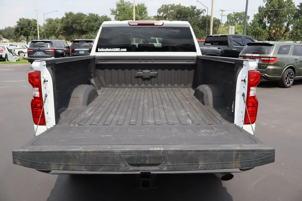 Used 2022 White Chevrolet LT image 25