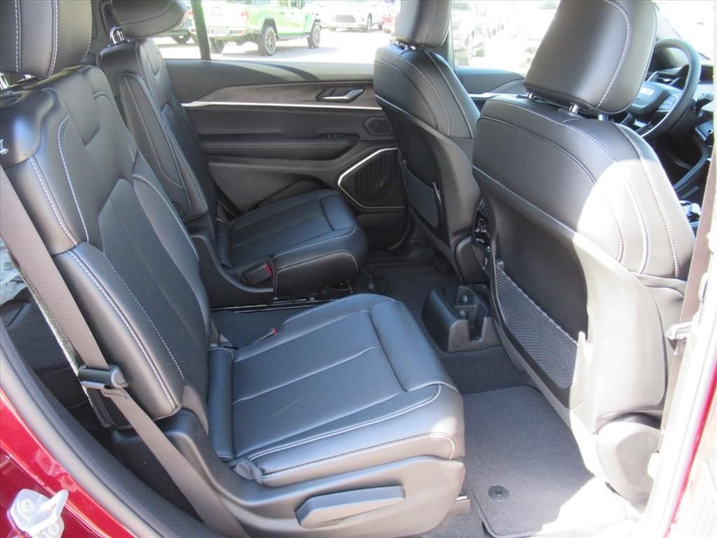 New 2026 Velvet Red Pearl-Coat Exterior Paint Jeep Limited image 31
