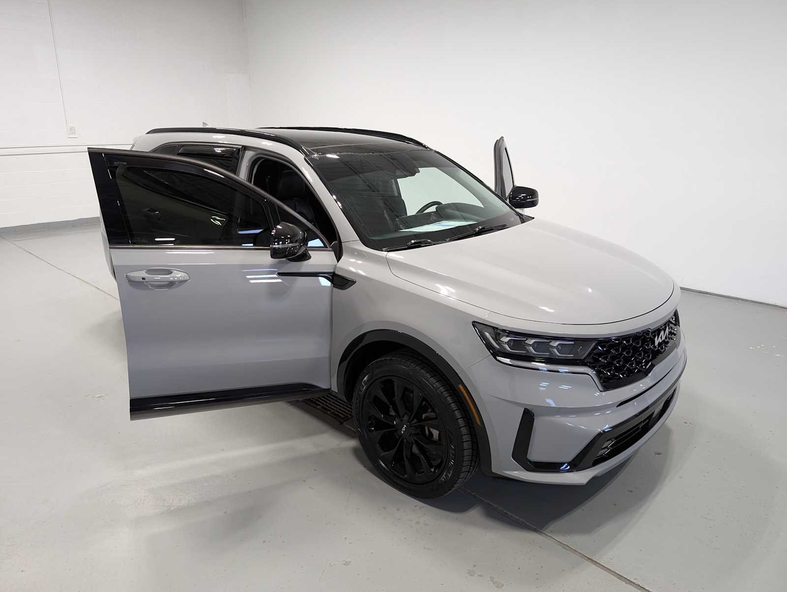 Used 2022 GRAY Kia SX image 16