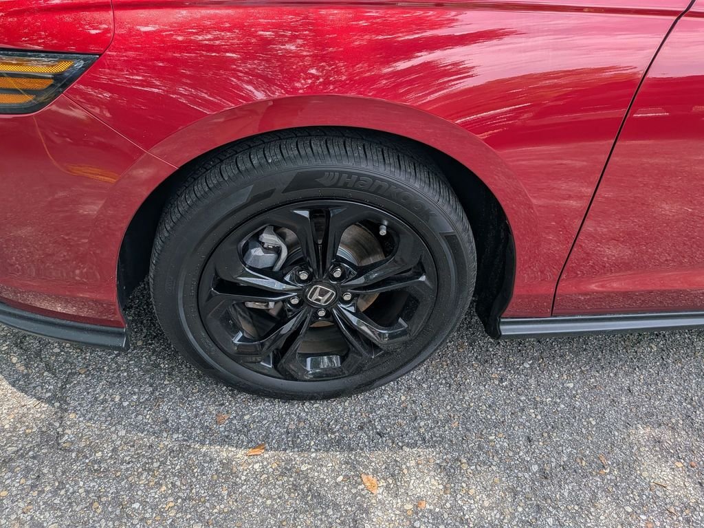 Used 2025 Red Honda SE image 9