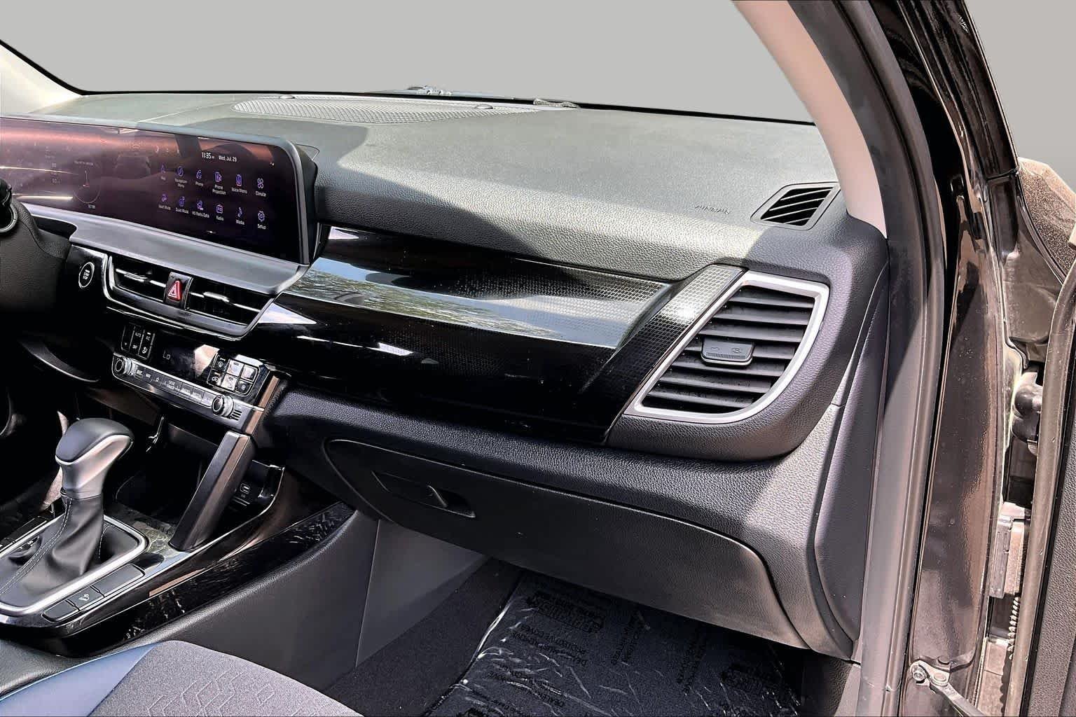 Used 2024 Fusion Black Kia S image 18