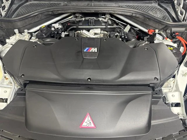 Used 2017 White Metallic BMW Base image 9
