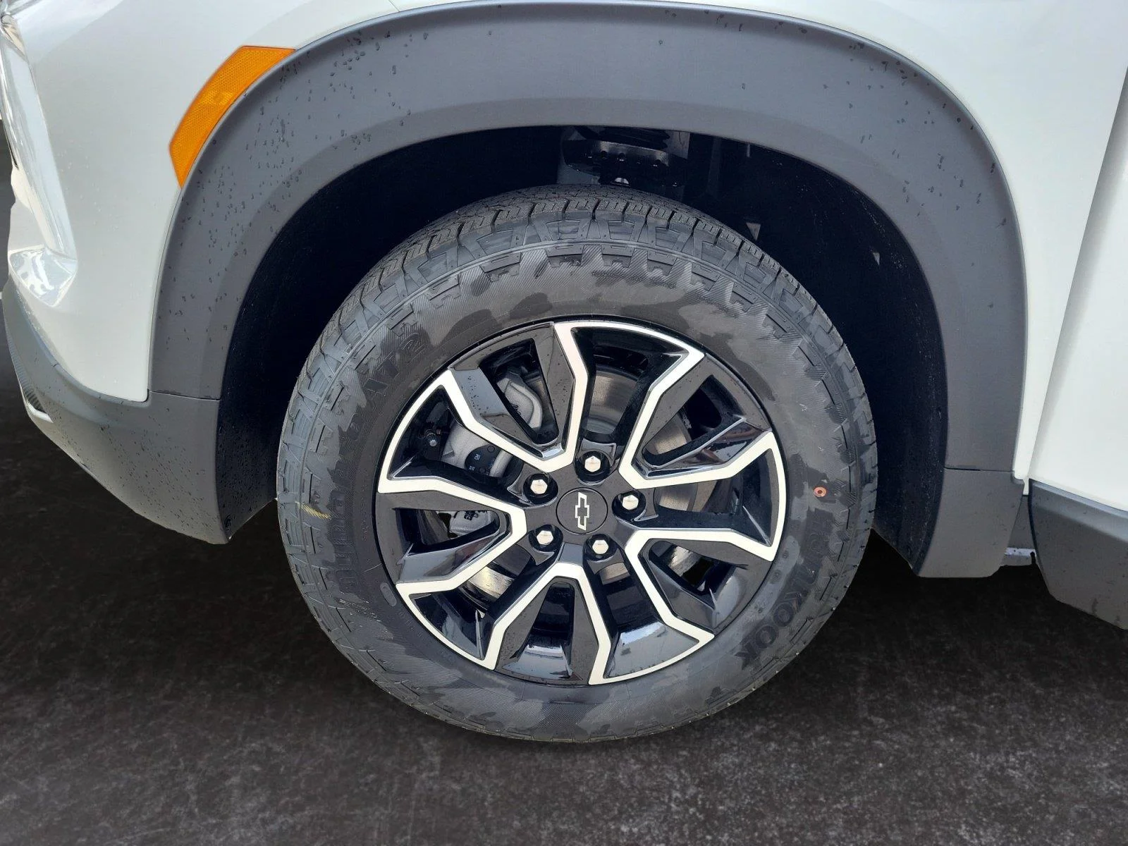 Used 2025 Iridescent Pearl Tricoat Chevrolet ACTIV image 15