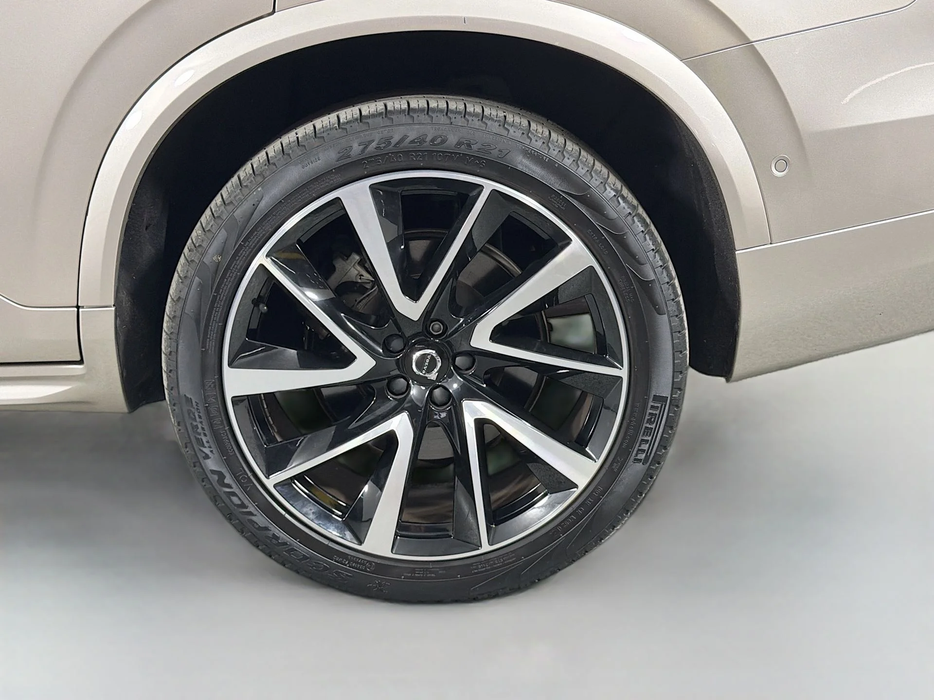 Certified Used 2023 Bright Dusk Volvo Plus image 31