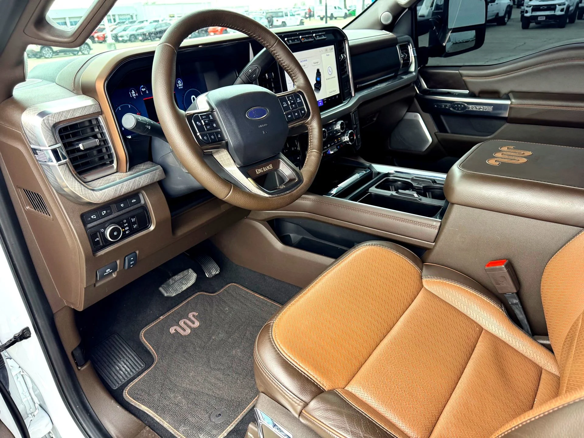 Used 2024  Ford King Ranch image 11