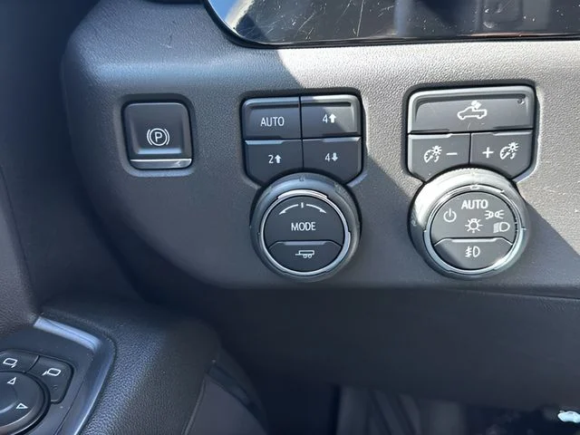 Used 2024 White Chevrolet LT Trail Boss image 23