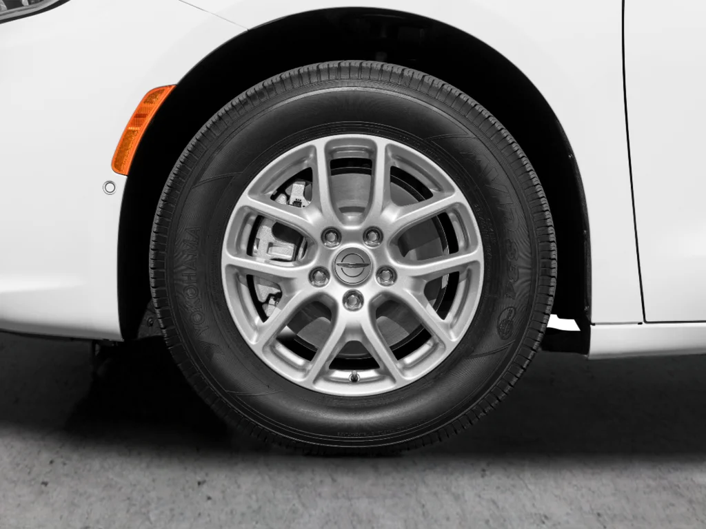 Used 2024 White Chrysler Limited image 47