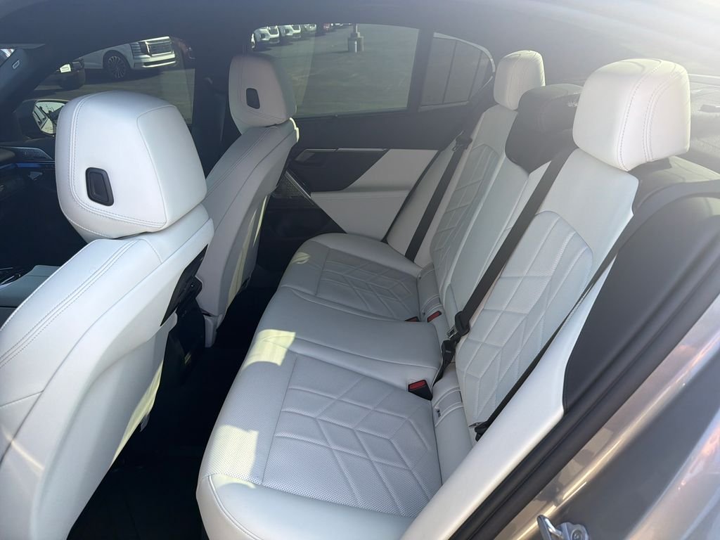 Used 2026 Gray BMW 550e xDrive image 14