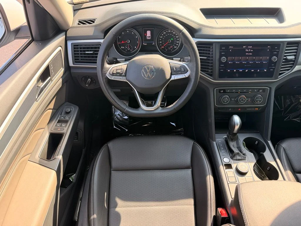 Used 2021 White Volkswagen 3.6L V6 SE w/Technology R-Line image 20