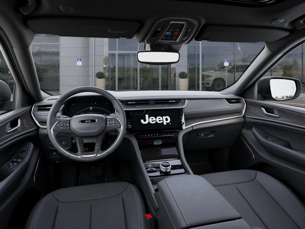 New 2026 Diamond Black Crystal Pearl-Coat Exterior Paint Jeep Limited image 14
