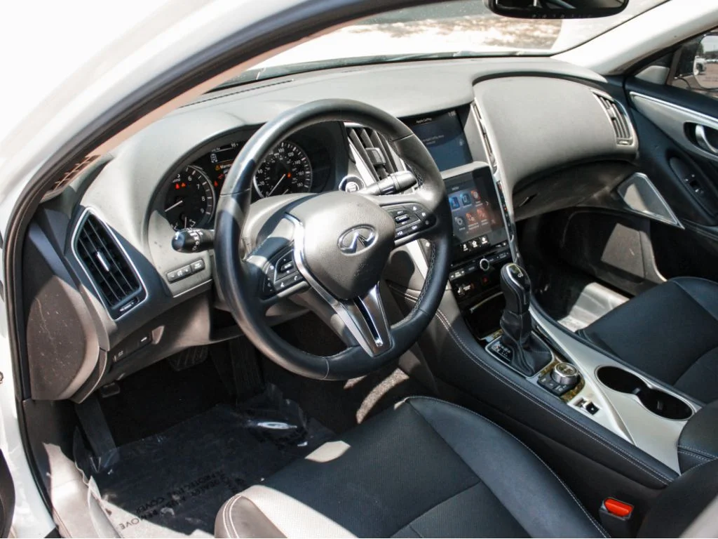 Used 2023 Majestic White INFINITI LUXE image 8
