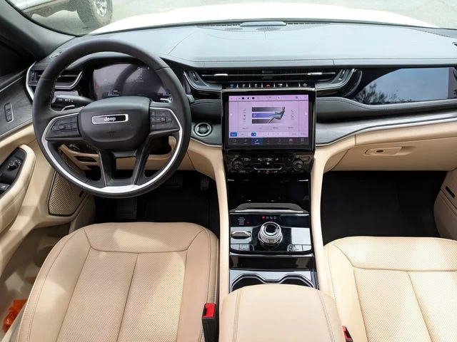 Used 2022 White Jeep 4xe image 17