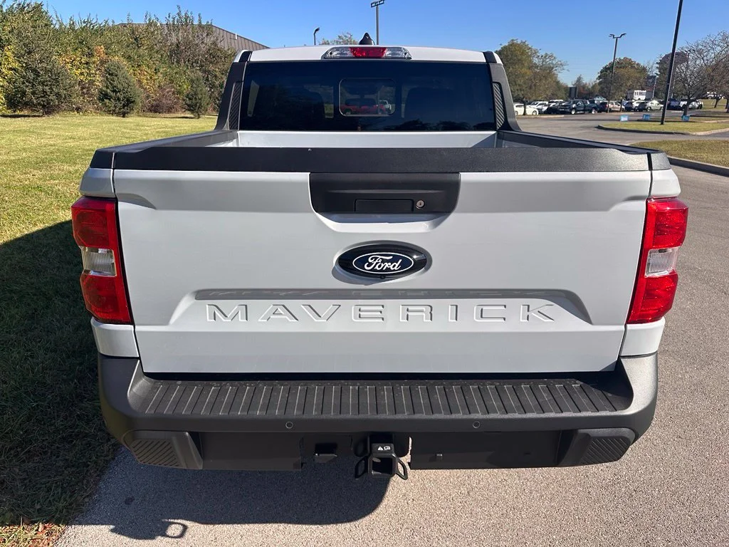 New 2026 Space White Metallic Ford XLT image 7