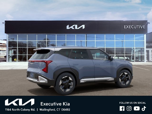 New 2027 Pale Gray Kia S image 6