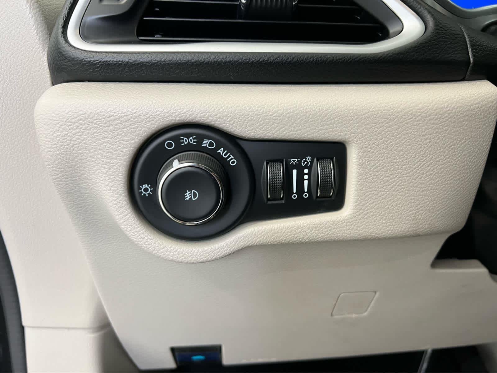 2023 Chrysler Pacifica Touring L - Photo 14