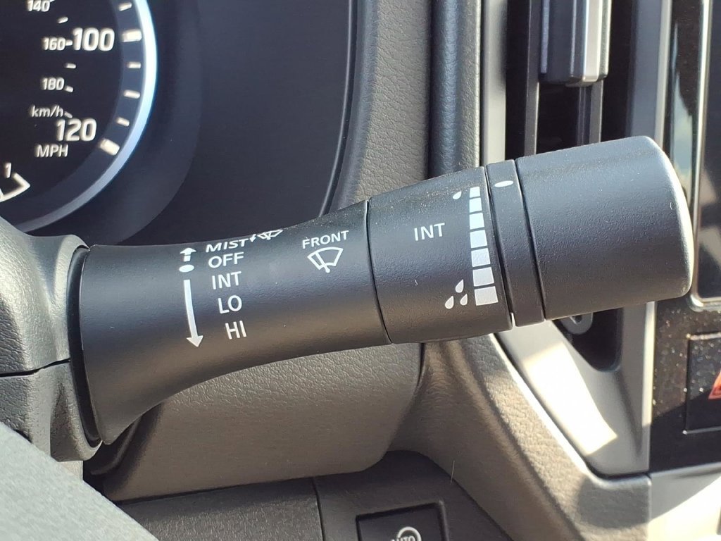 Used 2025 Glacier White Nissan S v6 w/intelligent cruise control & apple car play image 16