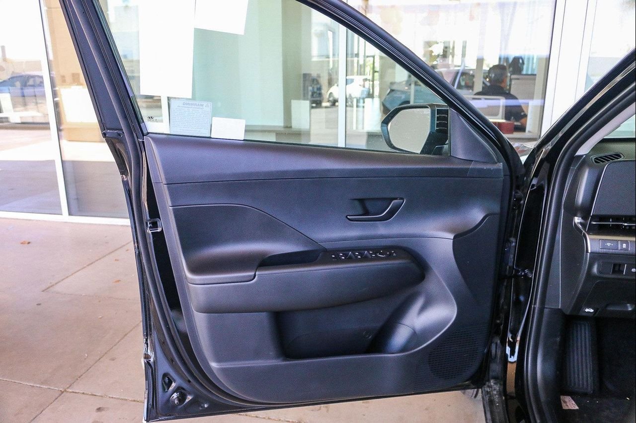 2025 Hyundai Kona EV SEL - Photo 52