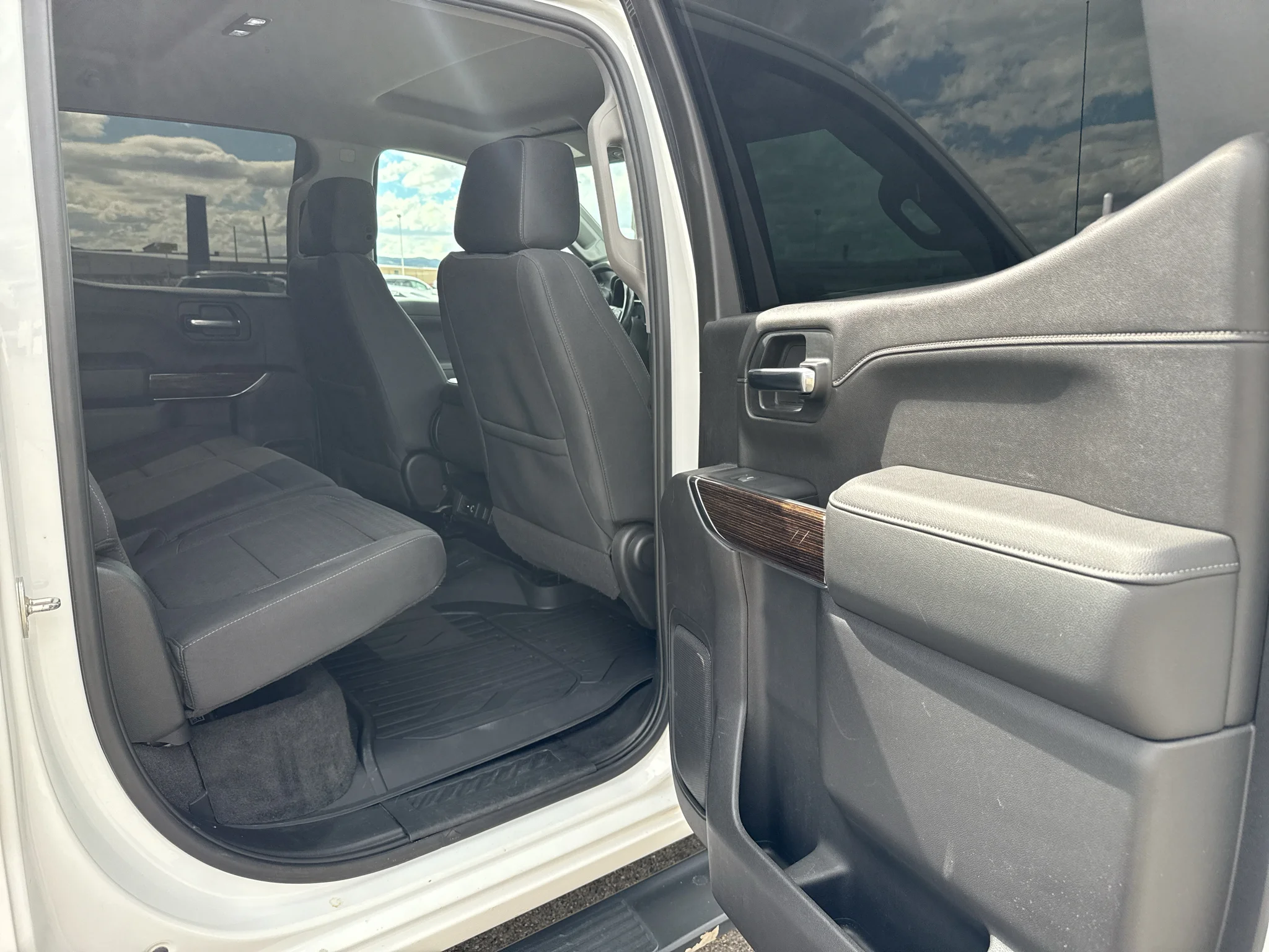 Used 2020 SUMMIT WHITE GMC Elevation image 15