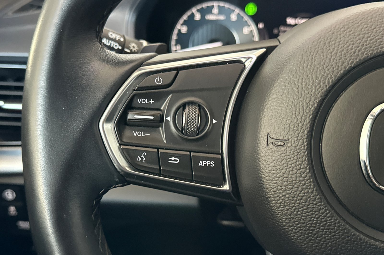 Used 2023  Acura Base image 25
