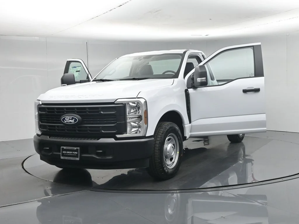 New 2027 Oxford White Ford XLT image 25