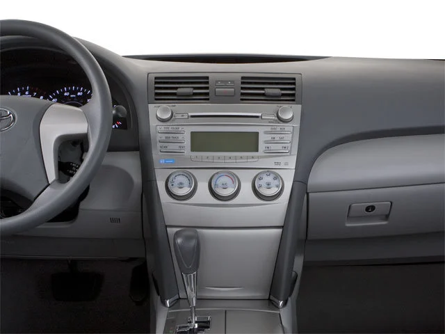 Used 2010 Silver Toyota LE image 19