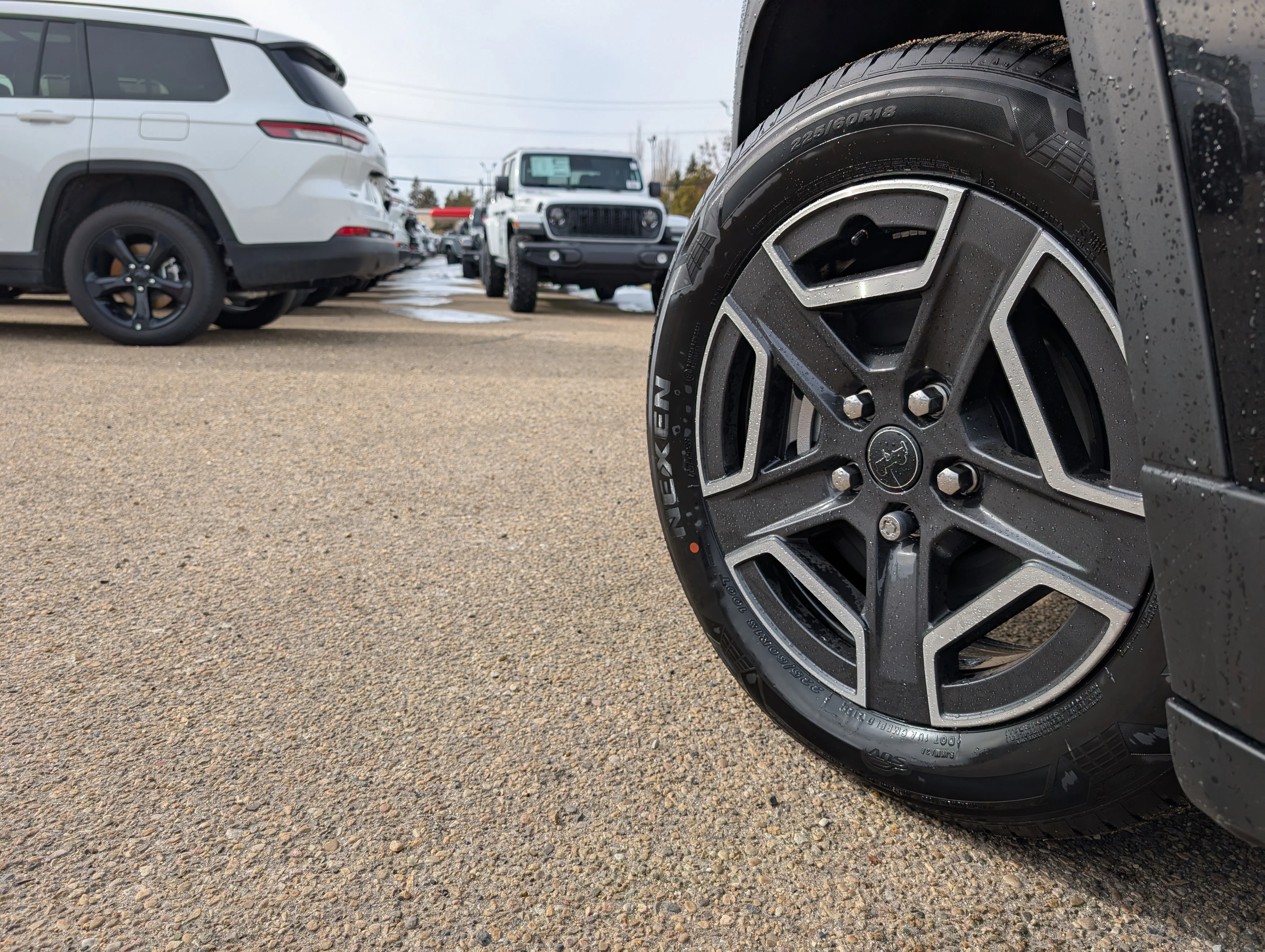 New 2026 Diamond Black Crystal Pearl Jeep Laredo image 12