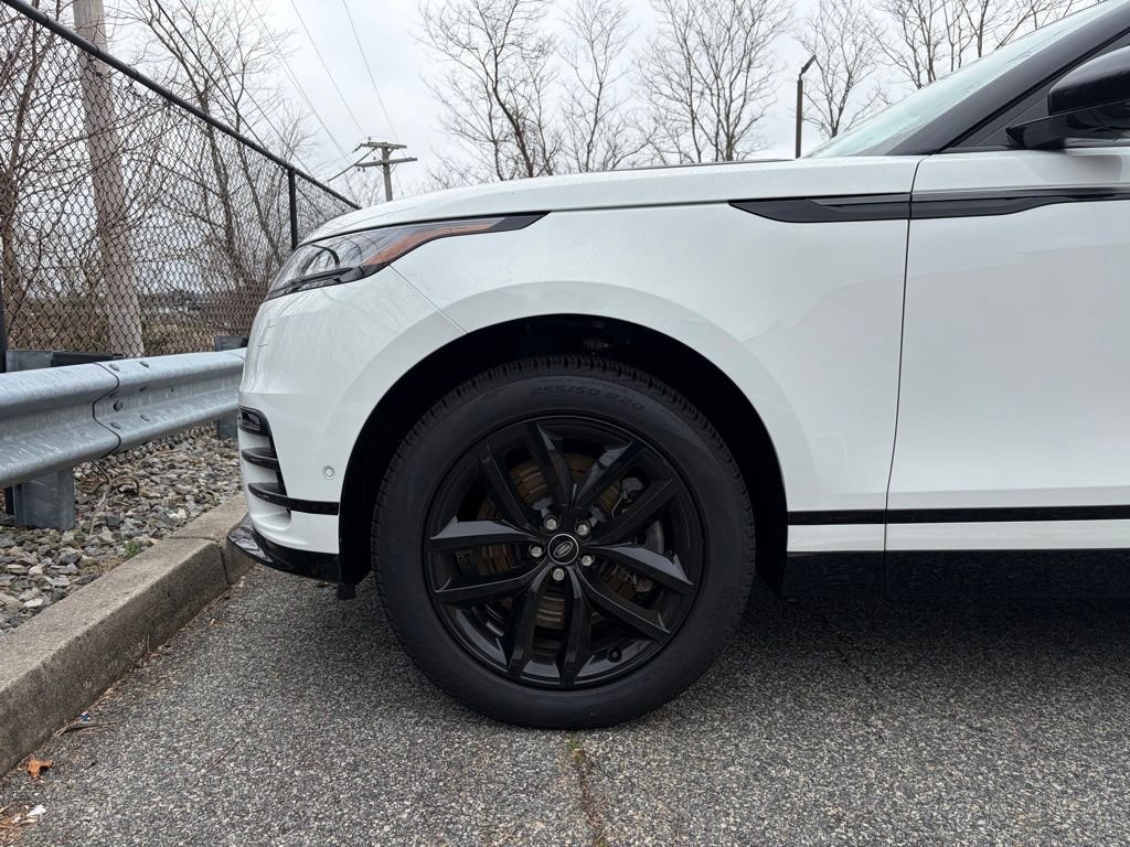 Used 2026 White Land Rover Dynamic SE image 9